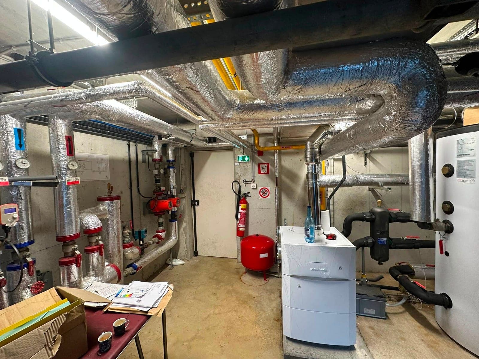Chaufferie modernisée : module hybride raccordé à la chaudière existante