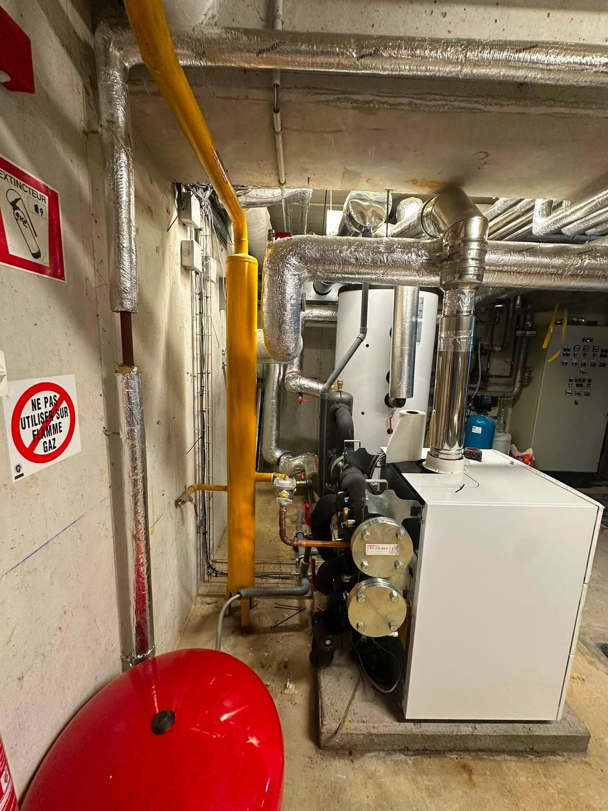 Raccordement gaz et hydraulique du module hybride en chaufferie