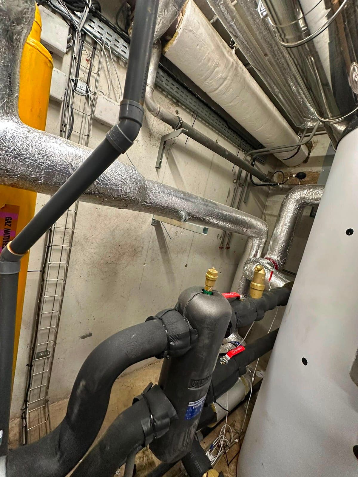 Ballon tampon et séparateurs hydrauliques calorifugés